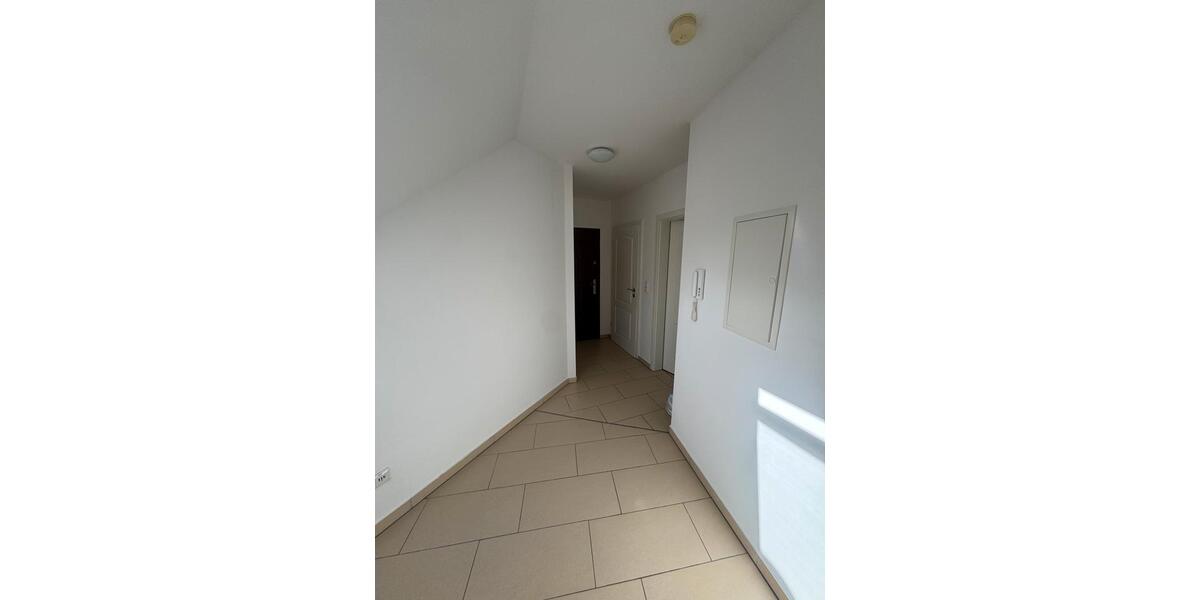 Dachgeschoßwohnung Lehrte - 2 Zimmer, 66 m&sup2;, 600&euro; | Angebot:27570105
