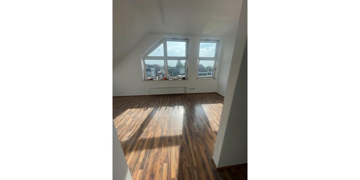 Dachgeschoßwohnung Lehrte - 4 Zimmer, 76 m&sup2;, 800&euro; | Angebot:27598255