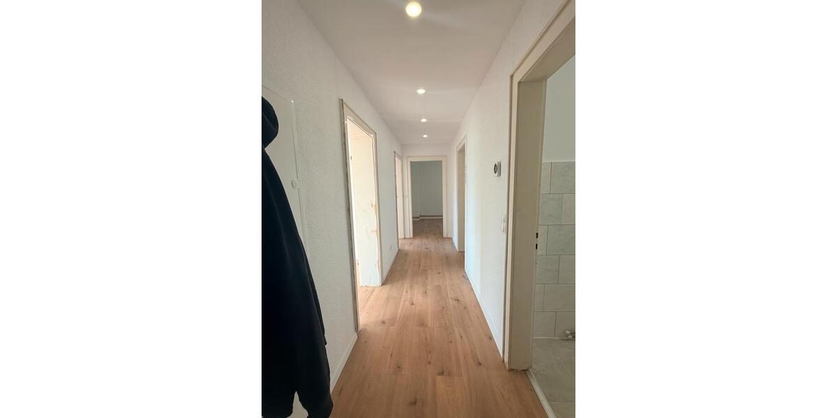 Etagenwohnung Hannover Ahlem-Badenstedt-Davenstedt - 3 Zimmer, 80 m&sup2;, 1.200&euro; | Angebot:27585362