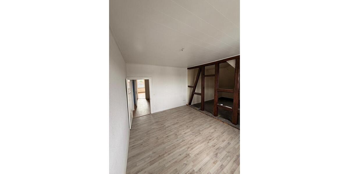 Dachgeschoßwohnung Ilsede - 5 Zimmer, 109 m&sup2;, 850&euro; | Angebot:27579624