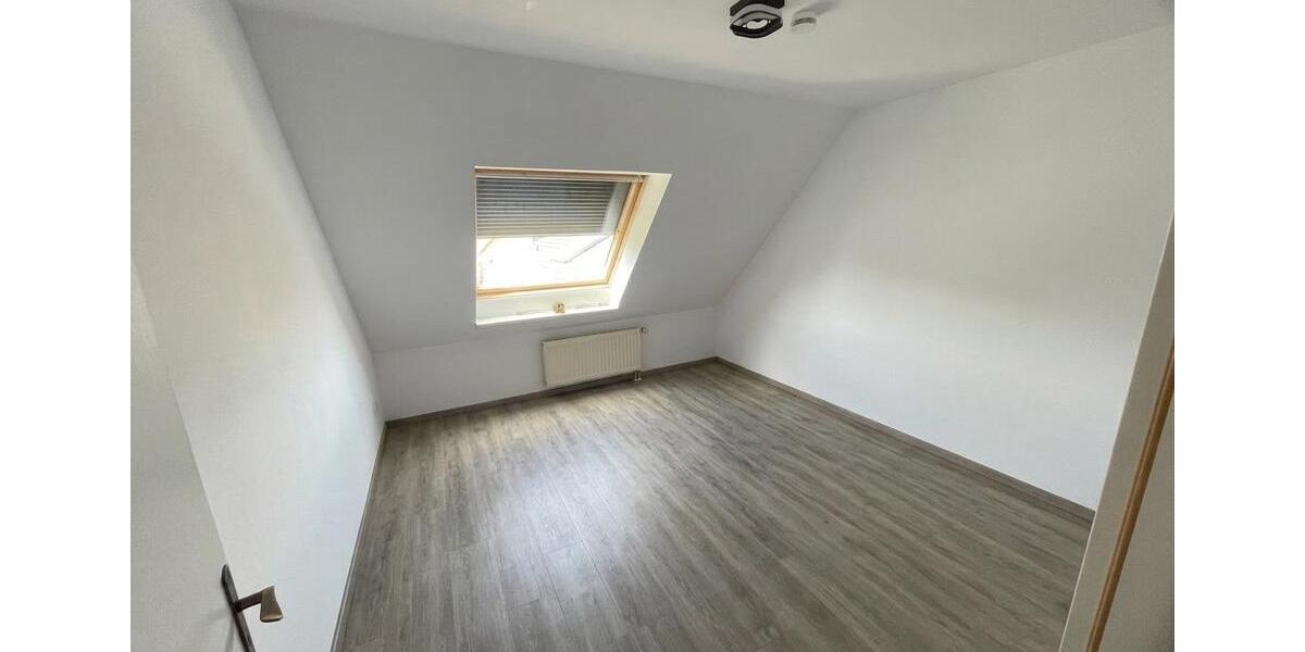 Etagenwohnung Lengede - 3 Zimmer, 100 m&sup2;, 990&euro; | Angebot:27598211