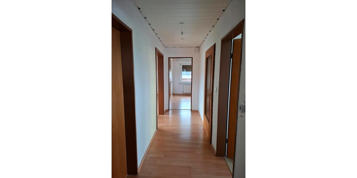 Dachgeschoßwohnung Holle - 3 Zimmer, 80 m&sup2;, 600&euro; | Angebot:27578158